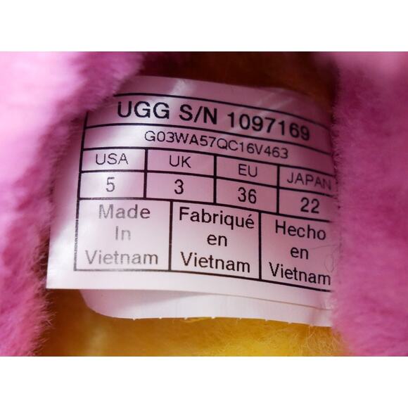 NEW UGG FLUFF YEAH SLIDES SLIPPERS SHEEPSKIN RAINBOW 1097169 WOMANS SIZE - 5 - Picture 6 of 6